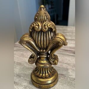 Small gilt pedestal fleur de lis finial